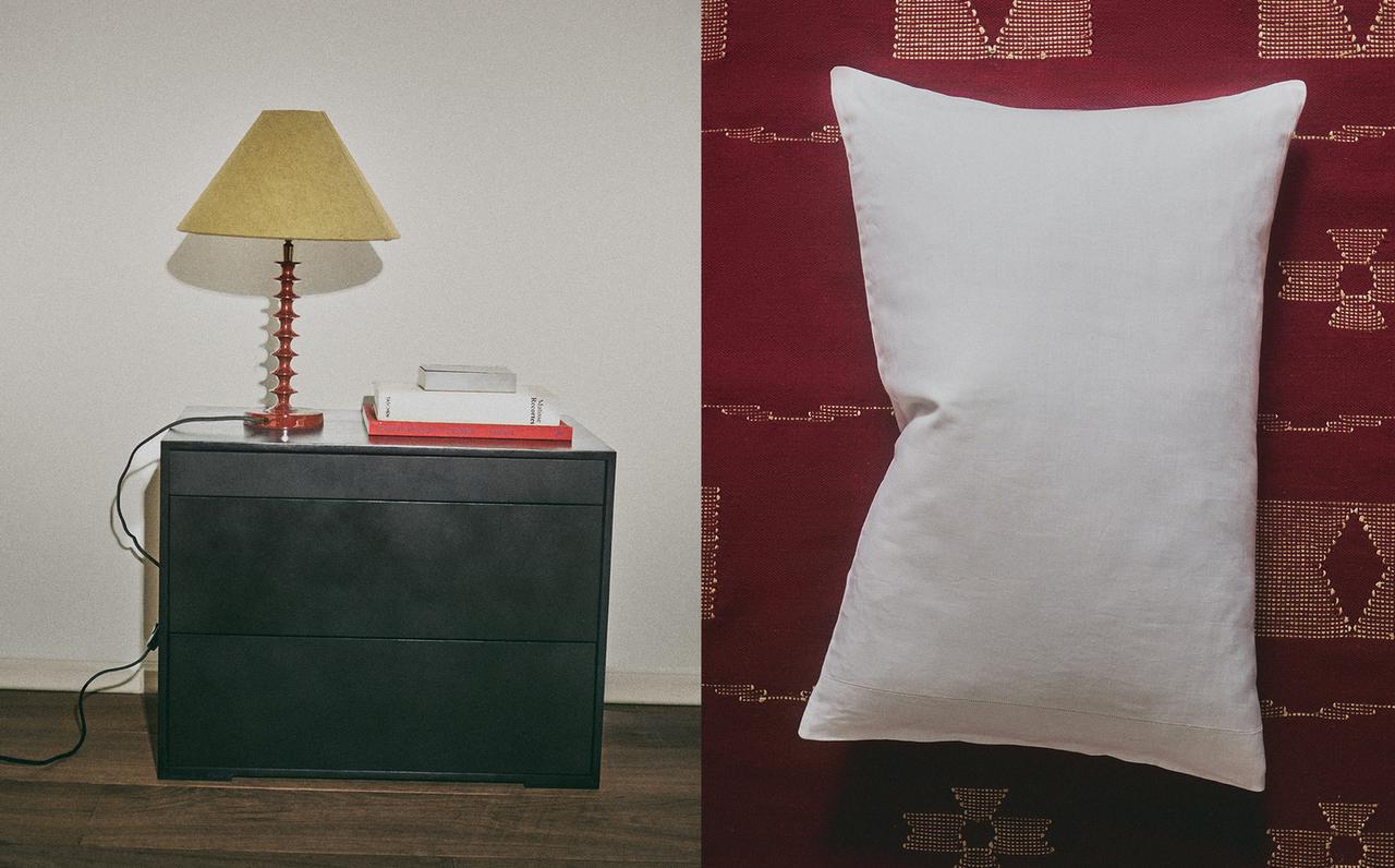 TABLE DE CHEVET BOIS MÉTAL, LAMPE DE TABLE ET TAPIS IMPRIMÉ GÉOMÉTRIQUE