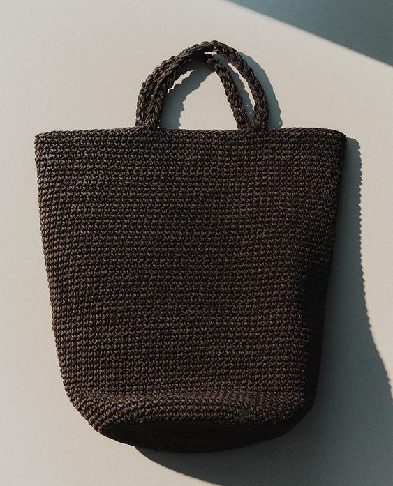 TASCHE MIT GEFLOCHTENER OPTIK