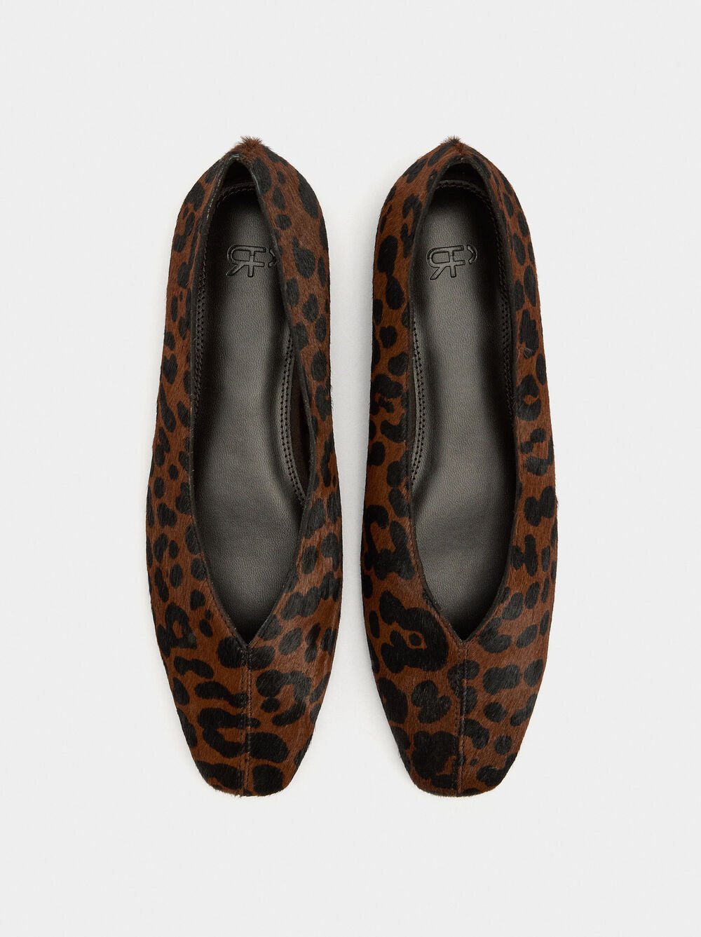 Ballerinas aus bedrucktem Leder mit Animalprint