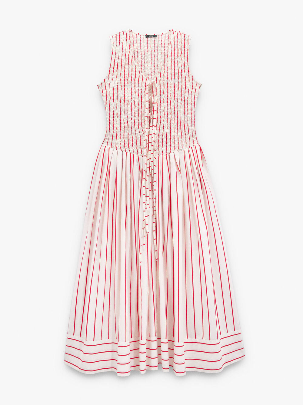 Langes Kleid mit Streifen und Rüschen