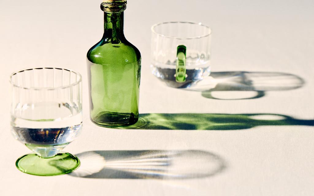 FLASCHE, GLAS UND TASSE