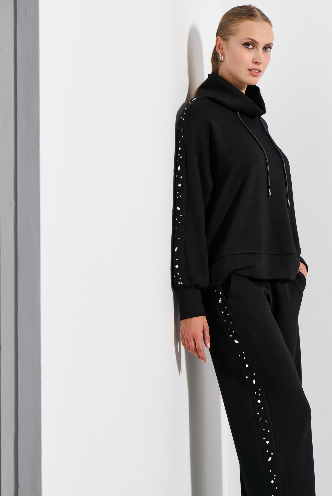 Sweatshirt with rhinestones