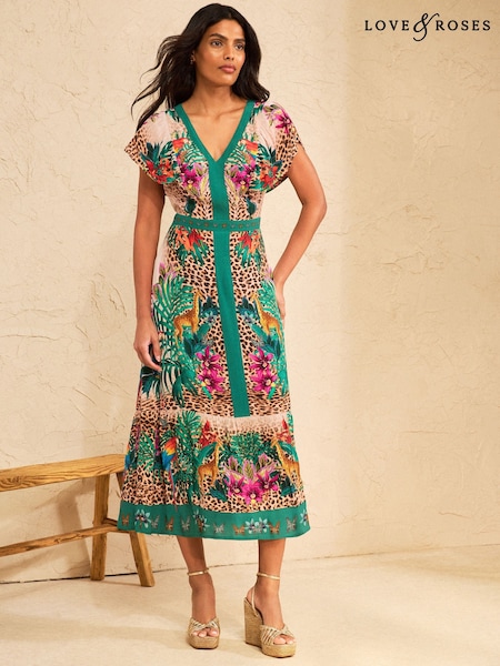 Vestido con manga acampanada y cuello de pico a media pierna con estampado animal de Love & Roses