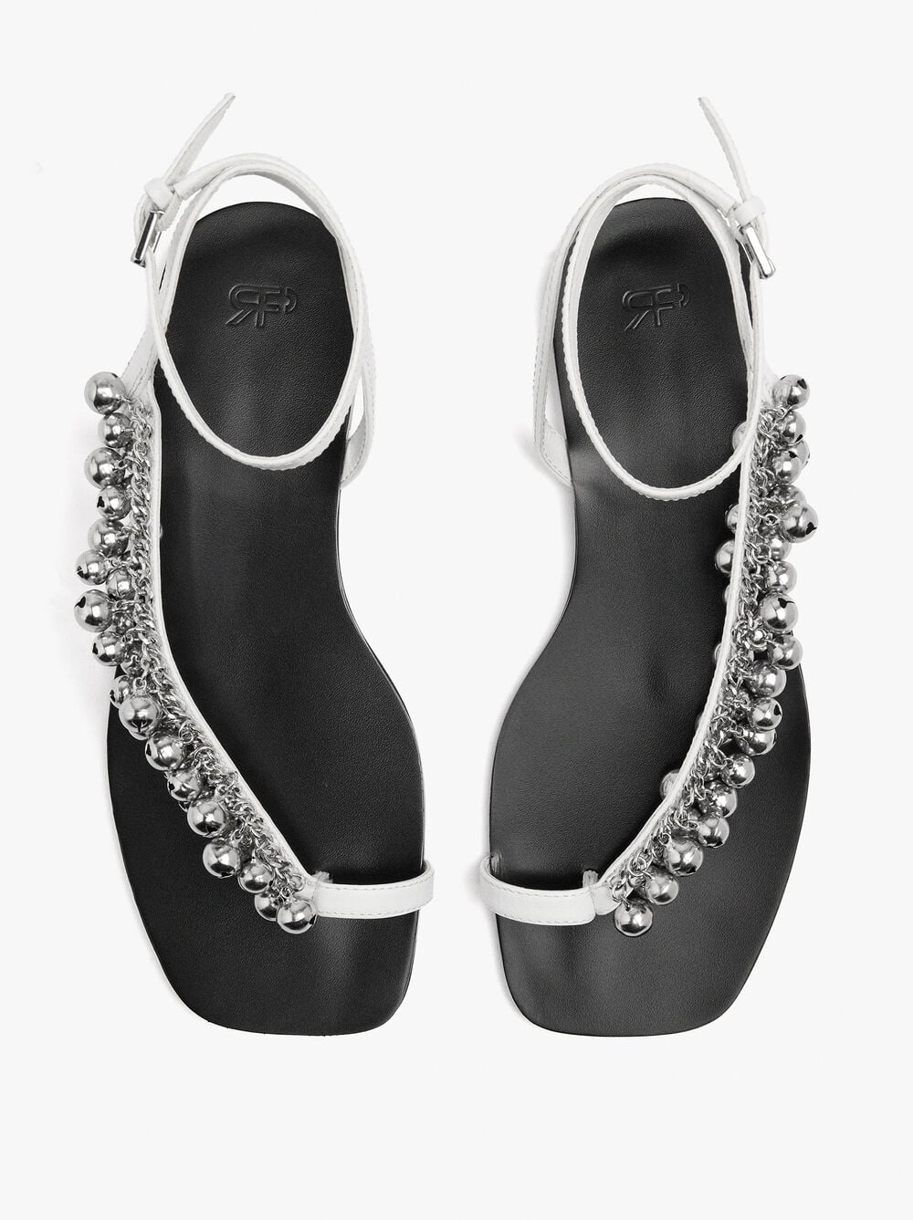Sandales plates en cuir avec grelots