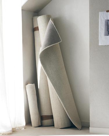 SOLID WOOL RUG