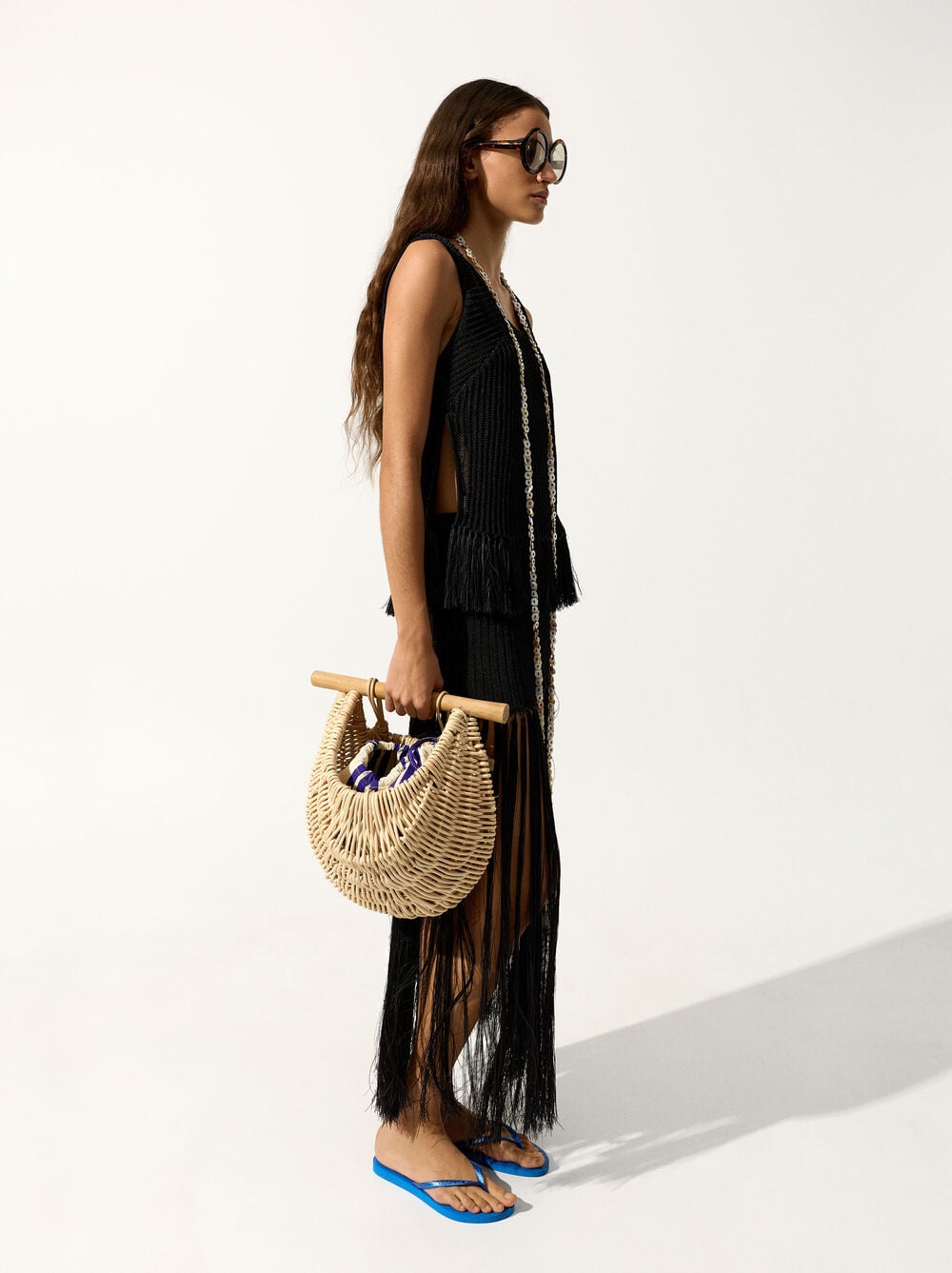 Mesh top with fringes