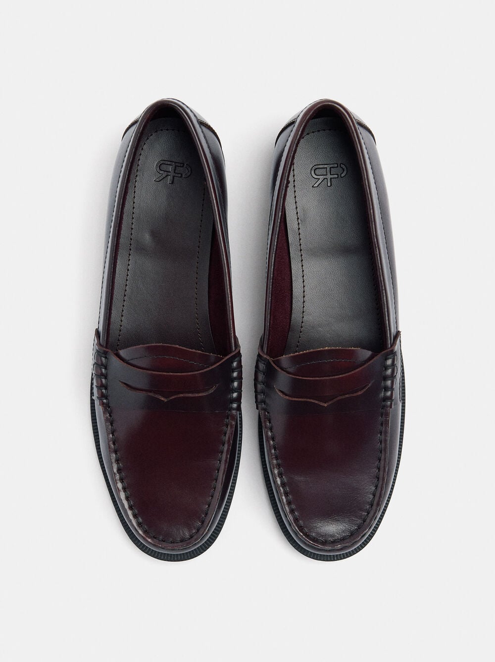 Classic leather loafers with apron