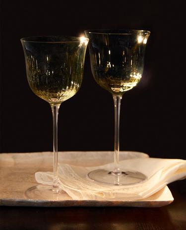 KIELISZEK Z PRZEZROCZYSTEGO SZKŁA