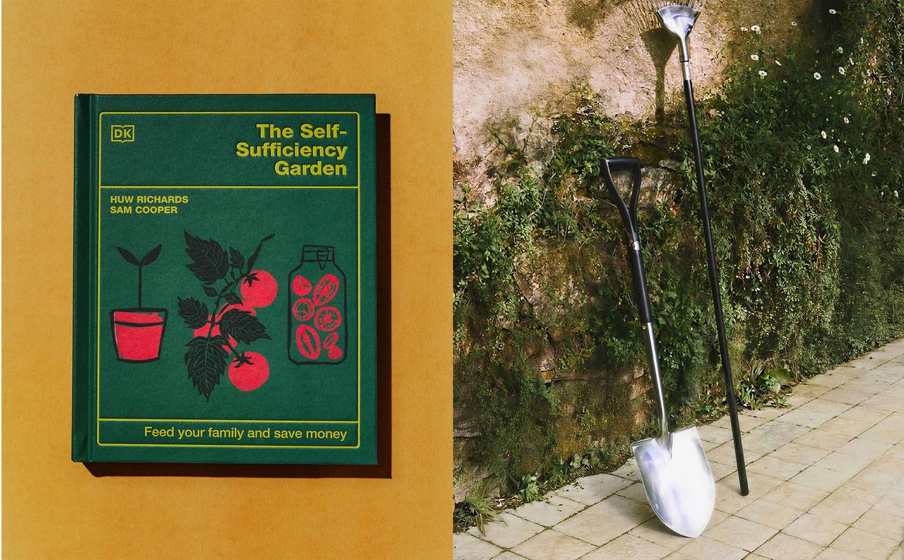 KSIĄŻKA „THE SELF SUFFICIENCY GARDEN” I NARZĘDZIA OGRODOWE