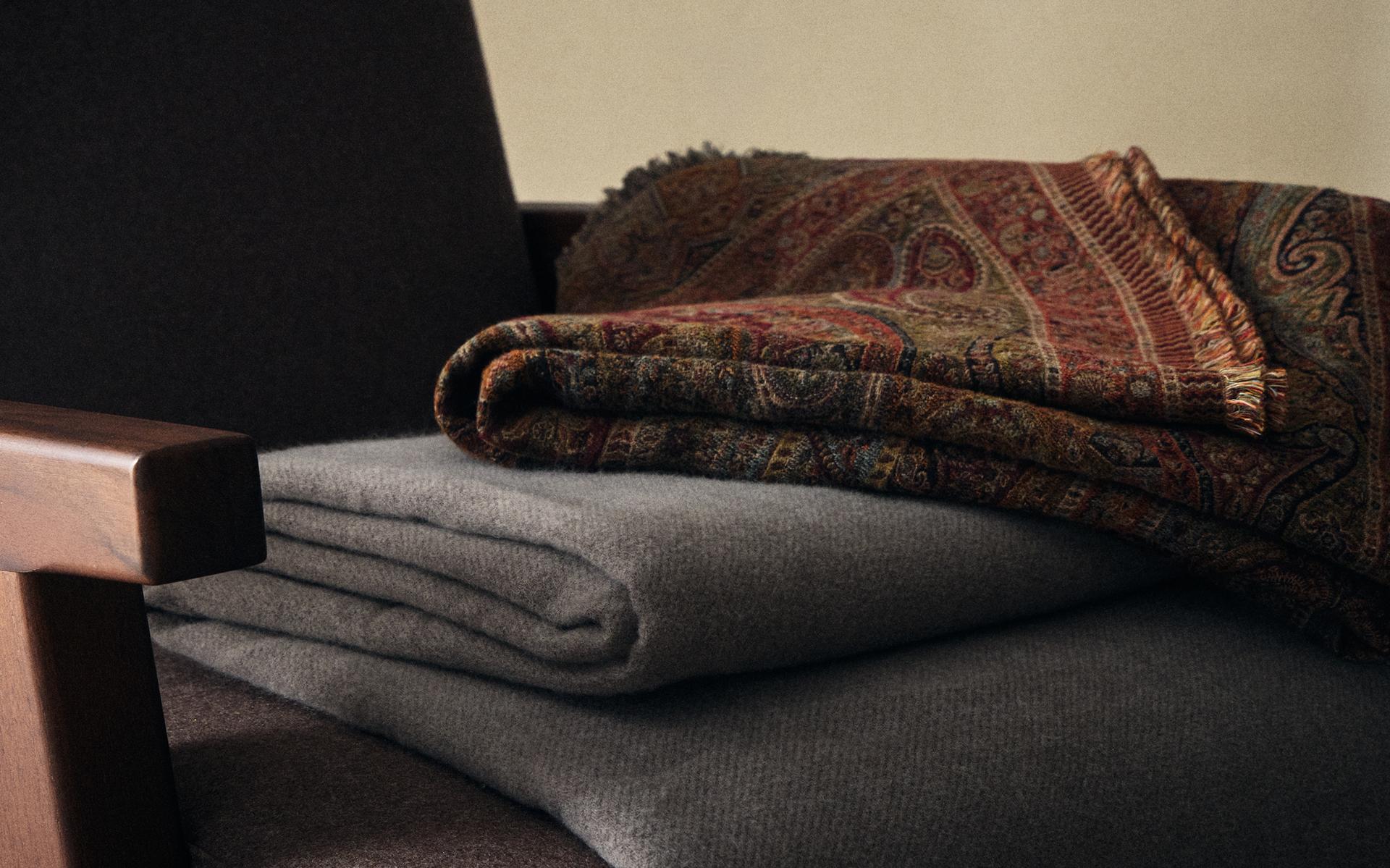 PAISLEY JAKARLI BATTANİYE